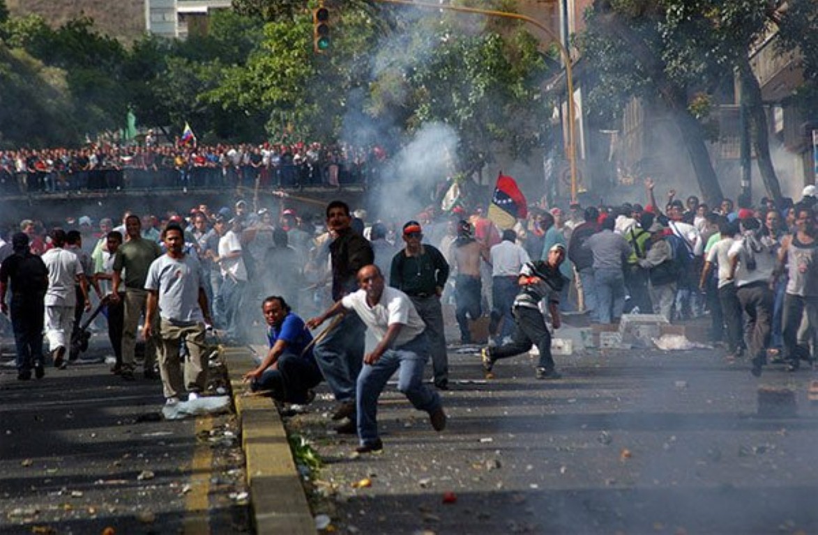 17 años del alzamiento militar contra Chávez: motivos del vacío de poder