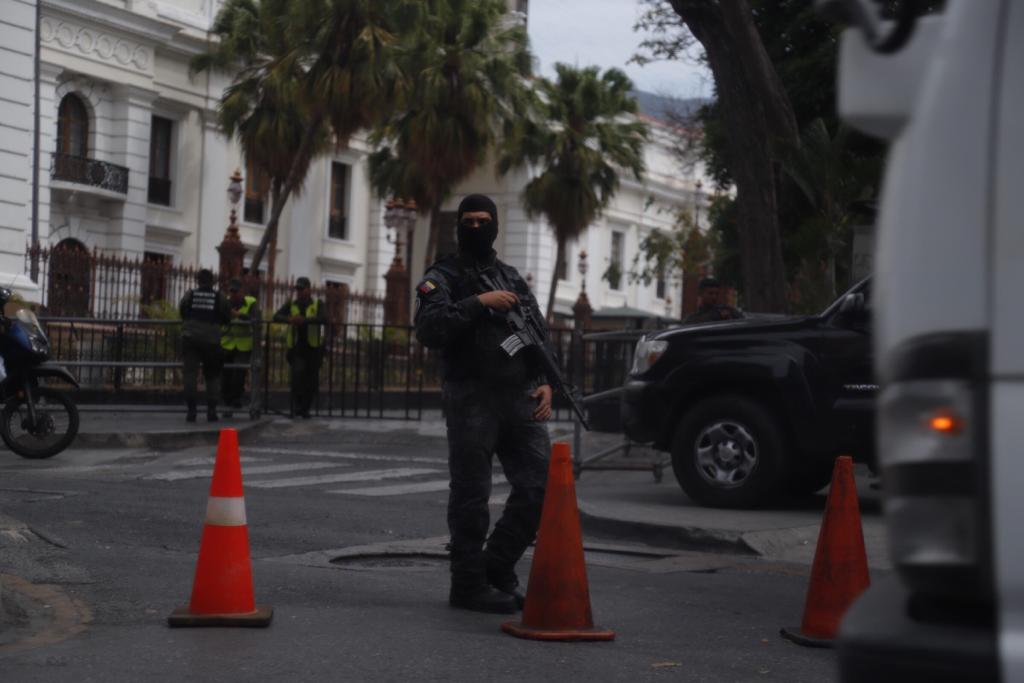 EN CLAVE: Sebin siembra terror en Embajada de España y la AN