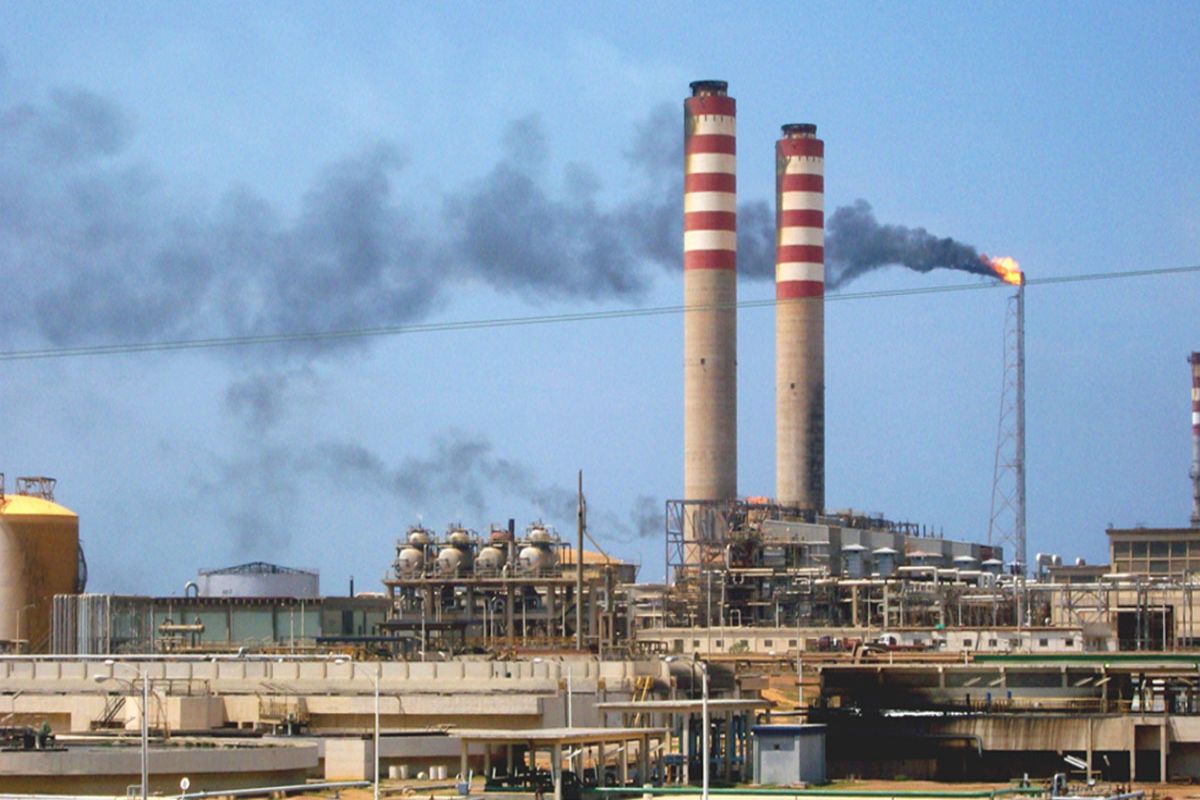 PDVSA reanuda producción de gasolina pero apenas llega al 17% del mercado