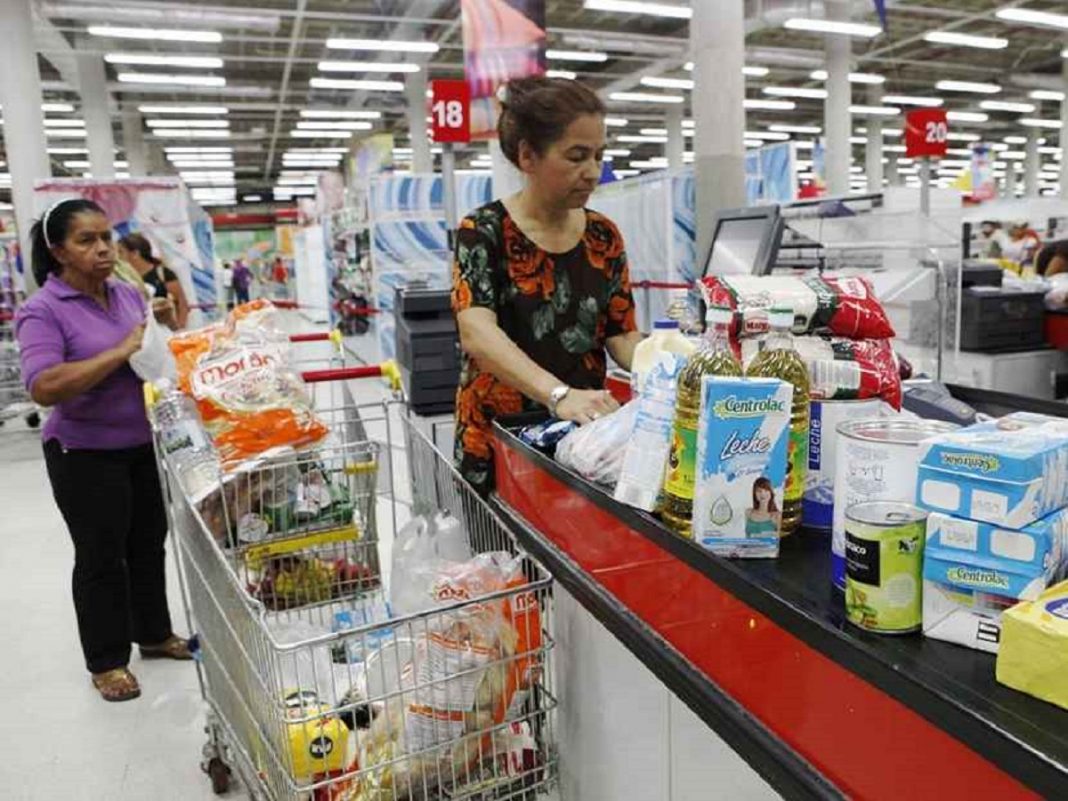 En Venezuela se necesitan 48 salarios mínimos para comprar la canasta alimentaria
