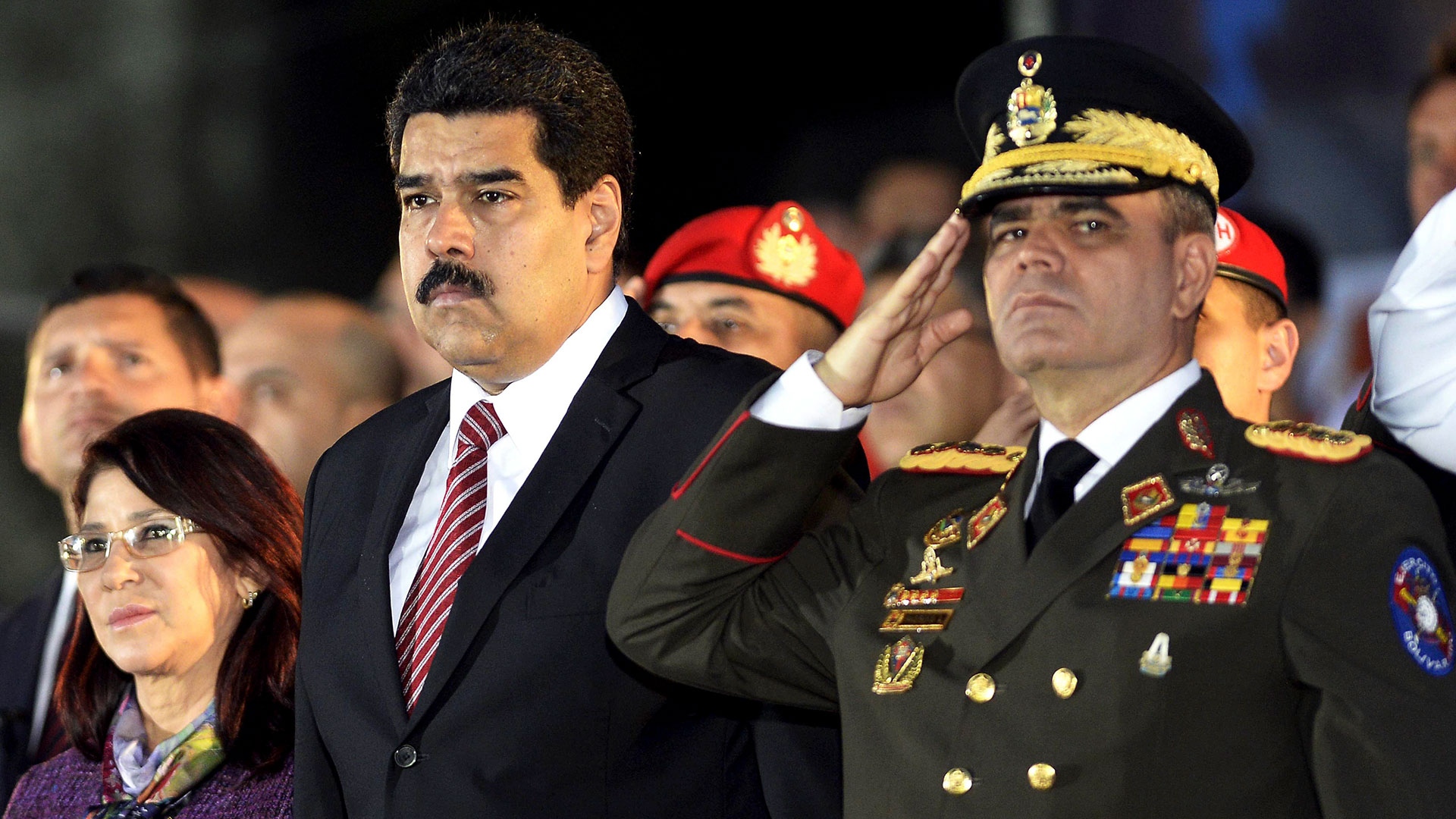 Dieterich dice que Ministro de Defensa negocia salida de Maduro