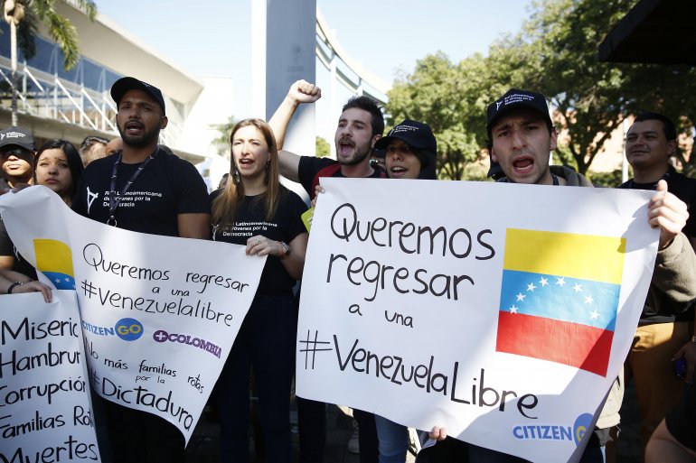 Venezolanos pidieron libertad afuera de la Asamblea General de la OEA
