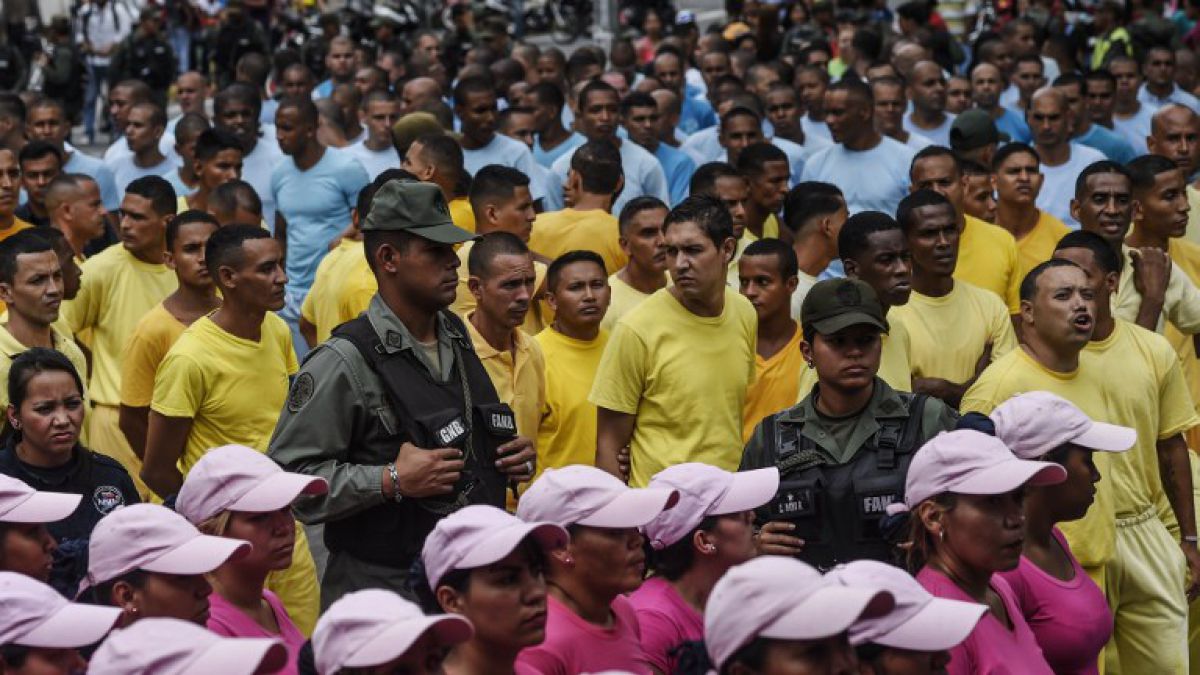 Chavismo planea “enfrentar” a marines con 45 mil presos