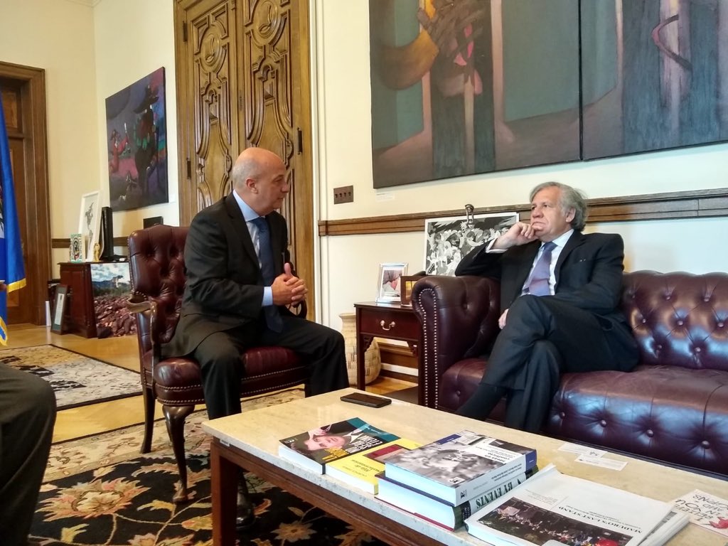 Simonovis y Almagro conversaron sobre crisis de Venezuela