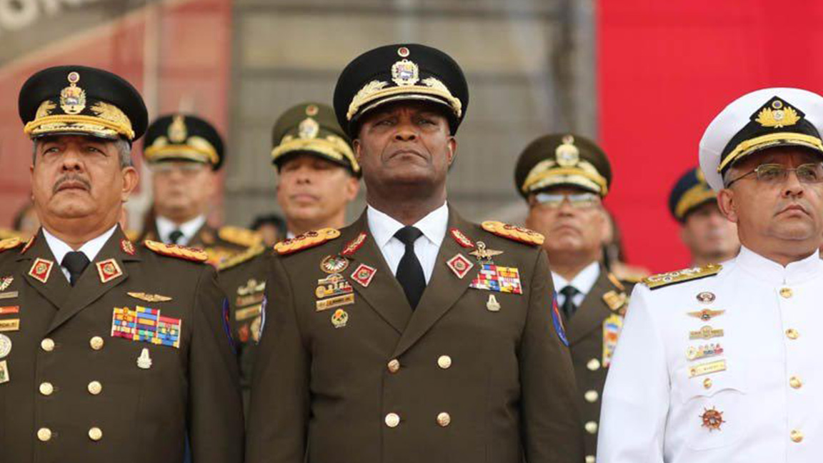 Maduro le da cargo de consolación a mayor general Jesús Suárez Chourio
