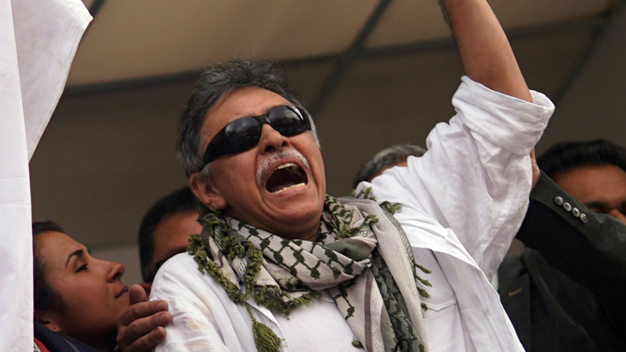 Autoridades colombianas ofrecen 3 mil millones de pesos por encontrar al exguerrillero Santrich