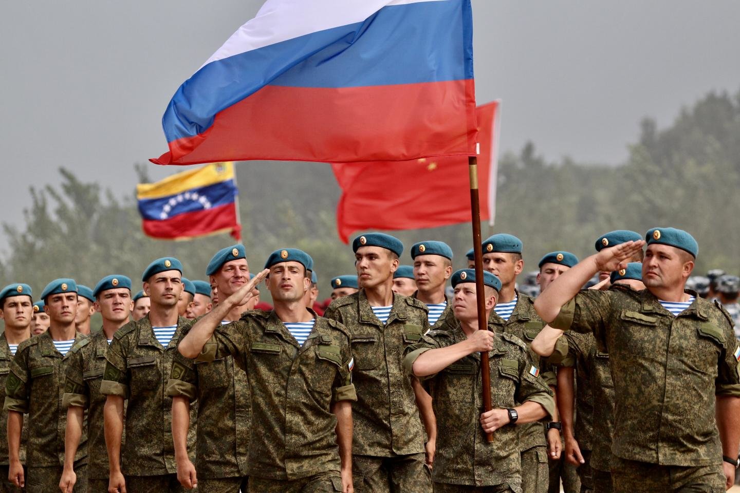Denuncian que militares rusos se instalan en frontera venezolana
