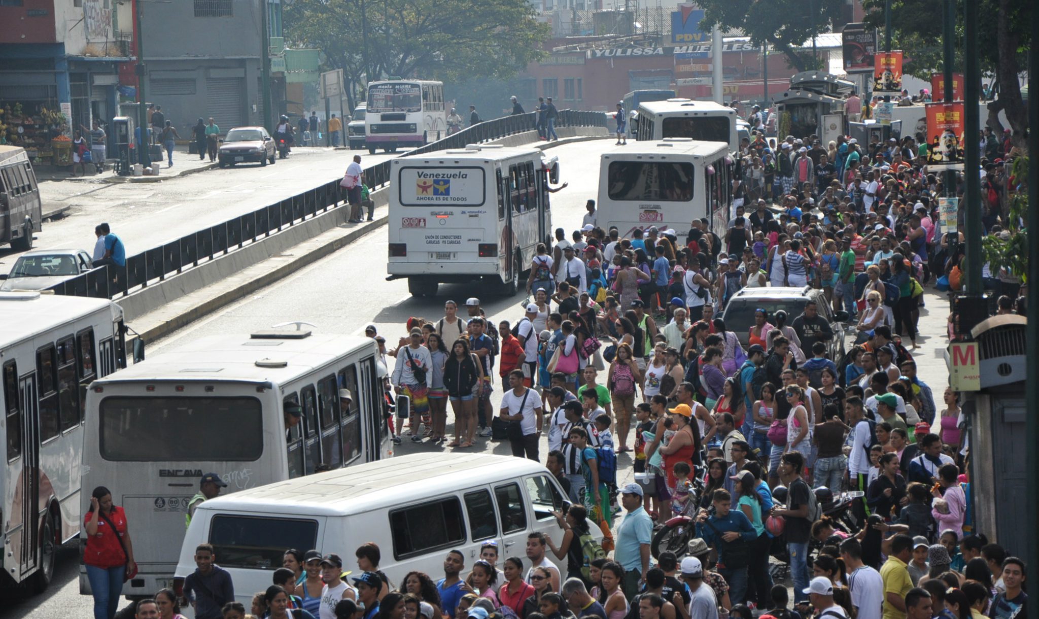 Un nuevo apagón golpea a los venezolanos y colapsa el transporte público