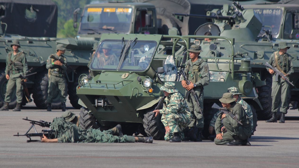 Este es el armamento que Maduro ostenta en los ejercicios militares fronterizos