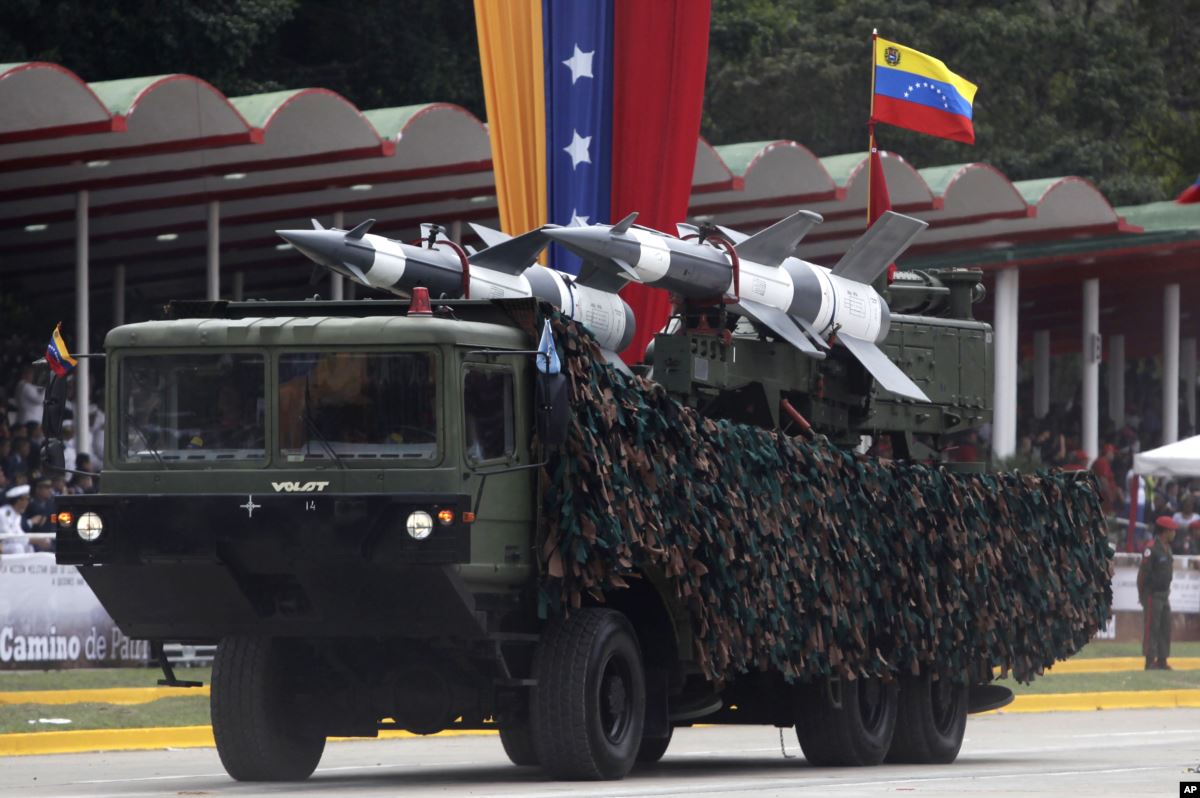 El régimen anuncia despliegue de misiles en frontera con Colombia