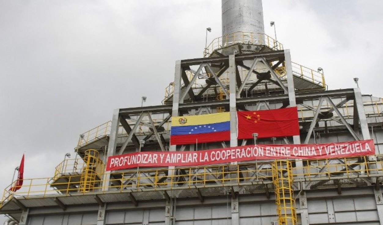 China se aleja de Maduro mientras hace negocios con un Irán también sancionado