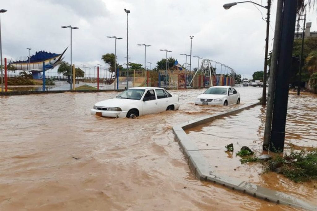 Videos | Así afecta la tormenta Karen al estado Vargas este 22Sep
