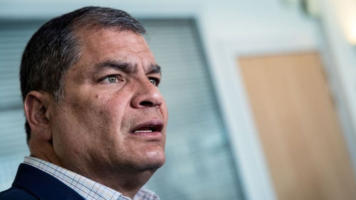 Denuncian que expresidente y fugitivo Rafael Correa opera secretamente desde base en Venezuela