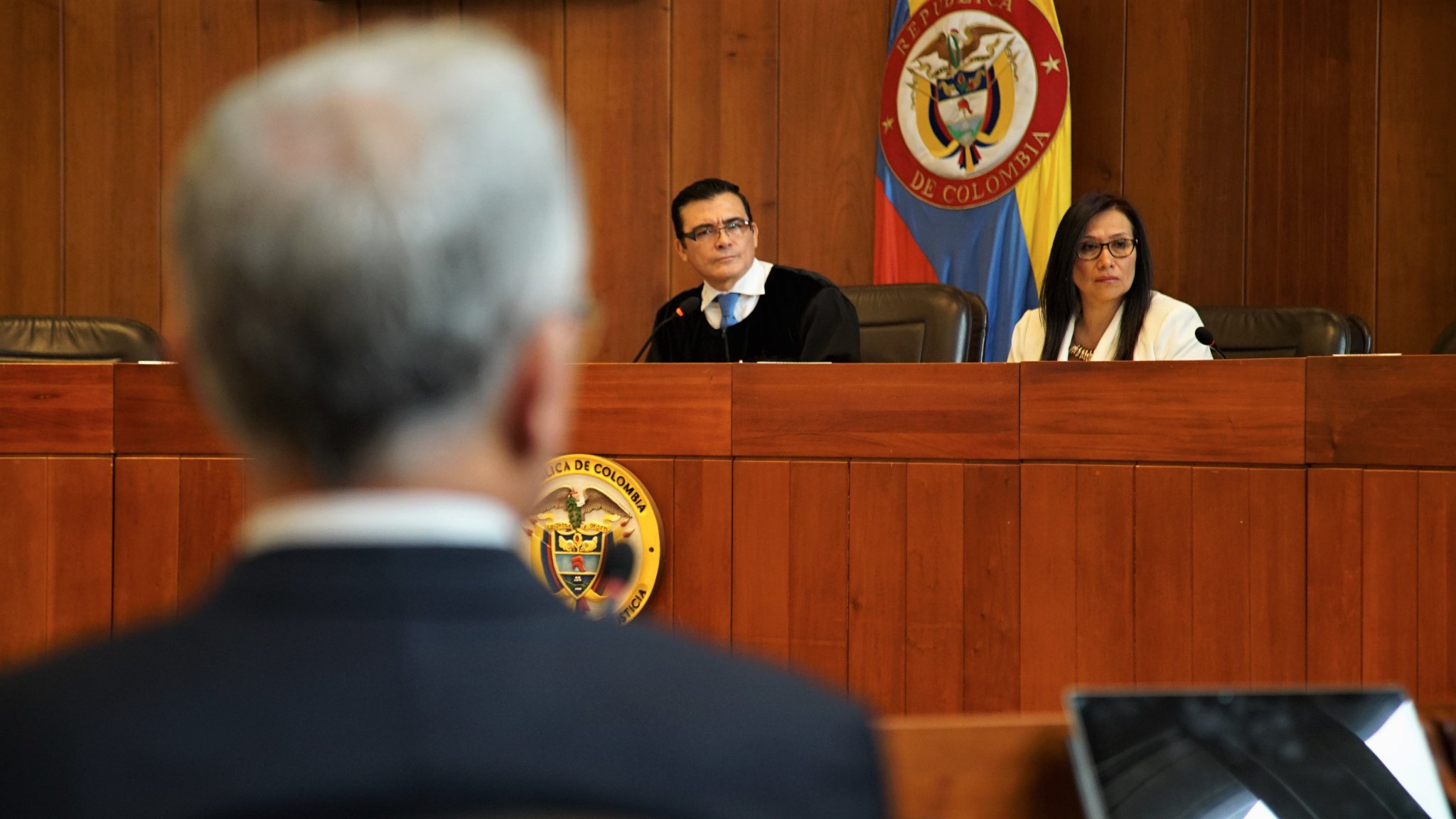 Vinculan a expresidente Uribe al proceso de investigación por fraude procesal y sobornos
