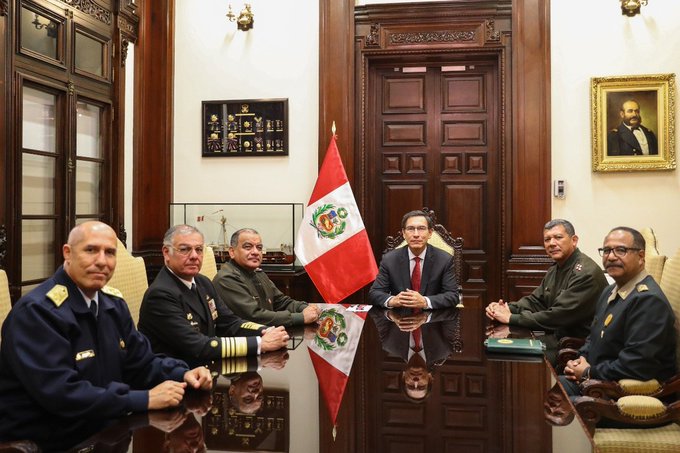 Fuerza militar de Perú ofrece pleno respaldo a Martín Vizcarra