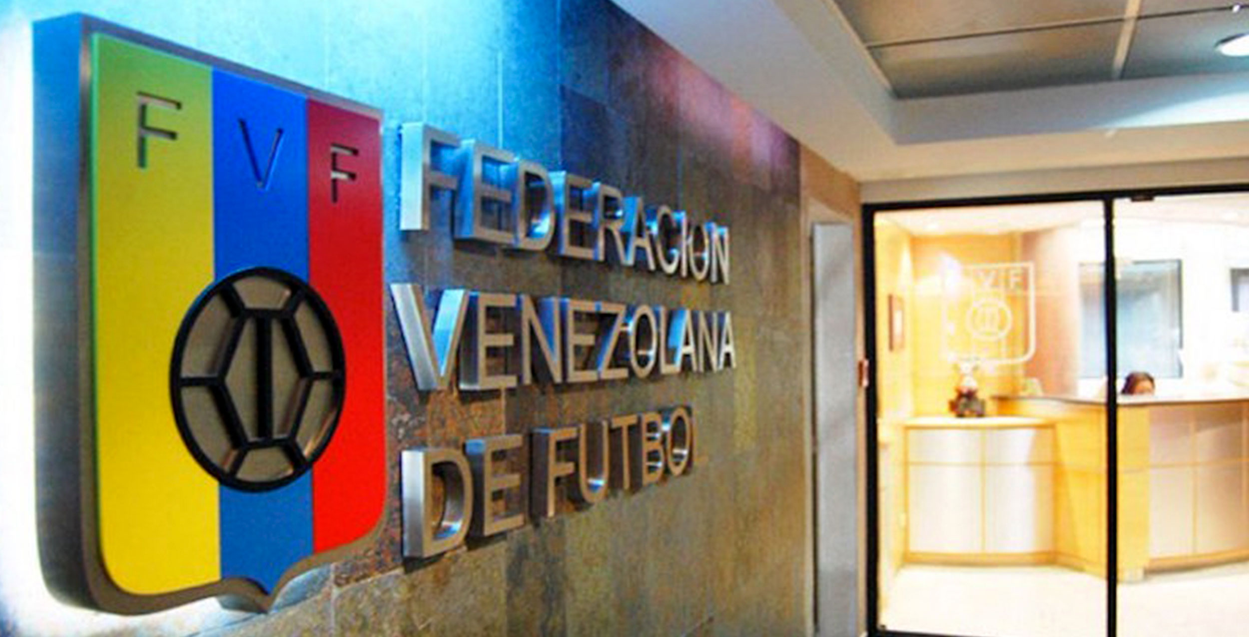 Los vínculos chavistas de Dudamel ponen en peligro a la FVF