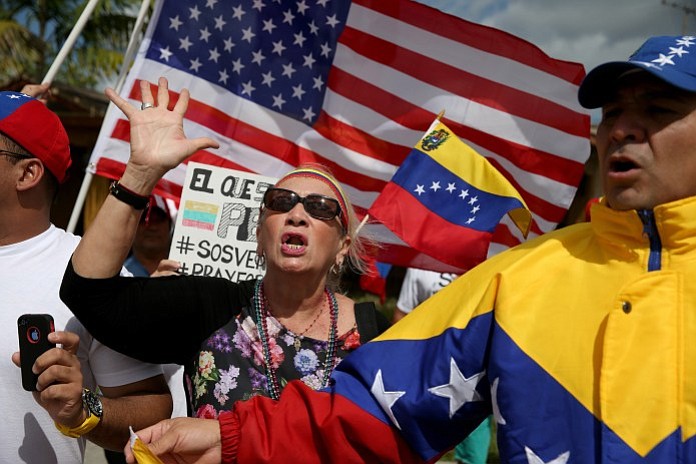 Congresistas de EEUU piden a Trump conceder TPS a venezolanos