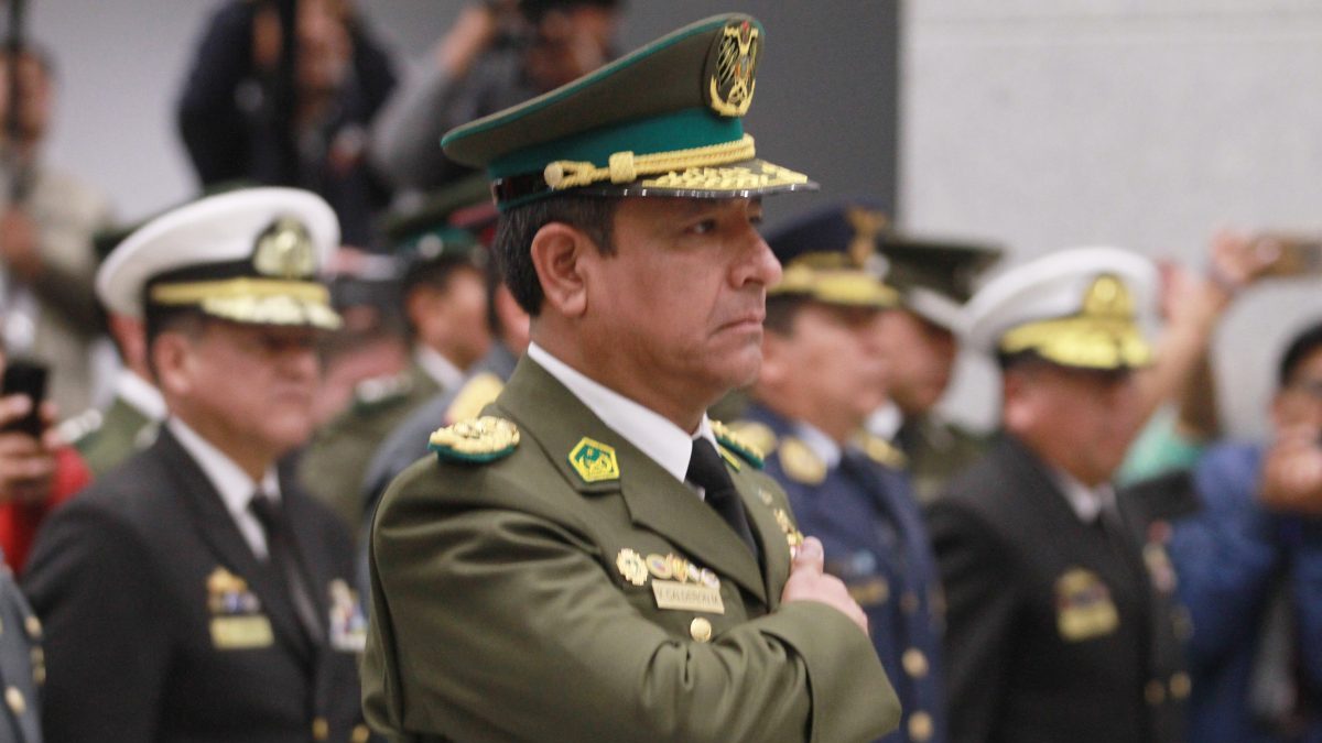 Comandante de la policía de Bolivia renuncia a su cargo