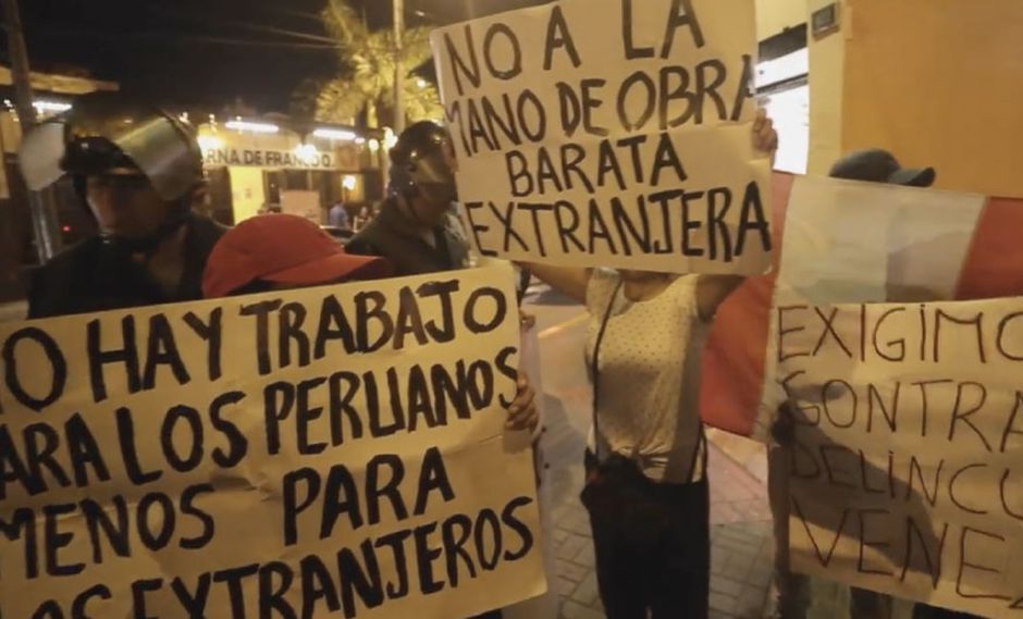 Venezolanos son perseguidos en Perú con carteles de “se busca”