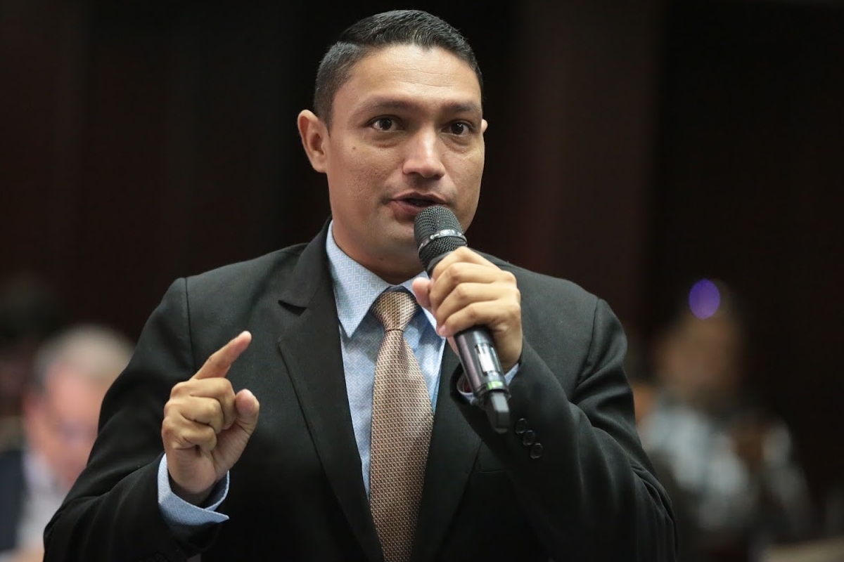 Diputado opositor carga contra Guaidó: «Es un enchufado»