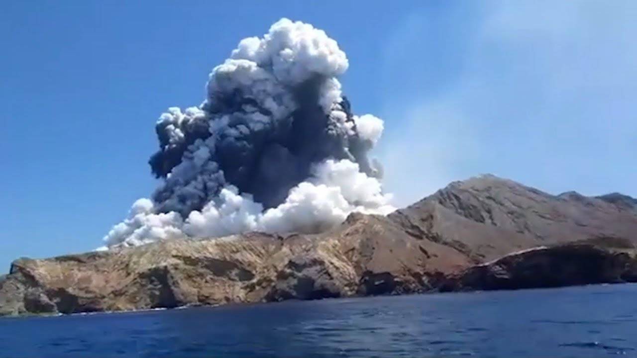 Erupción de volcán en Nueva Zelanda deja al menos cinco muerto y varios heridos