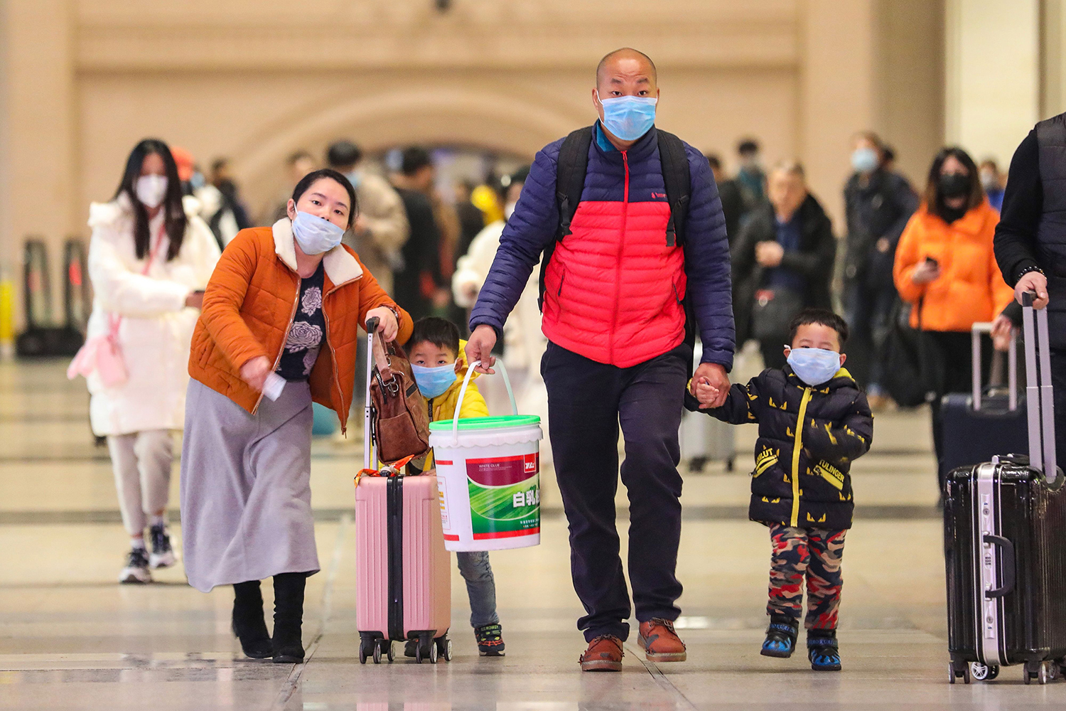 Rompen el silencio | Autoridades chinas advierten que virus de Wuhan podría mutar y propagarse