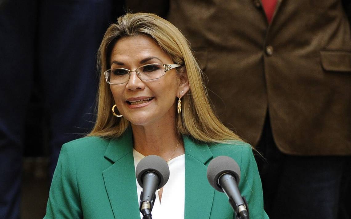 Presidenta interina de Bolivia pide la renuncia a todos sus ministros