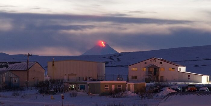 Erupción de volcán en Alaska generó activación de alerta roja