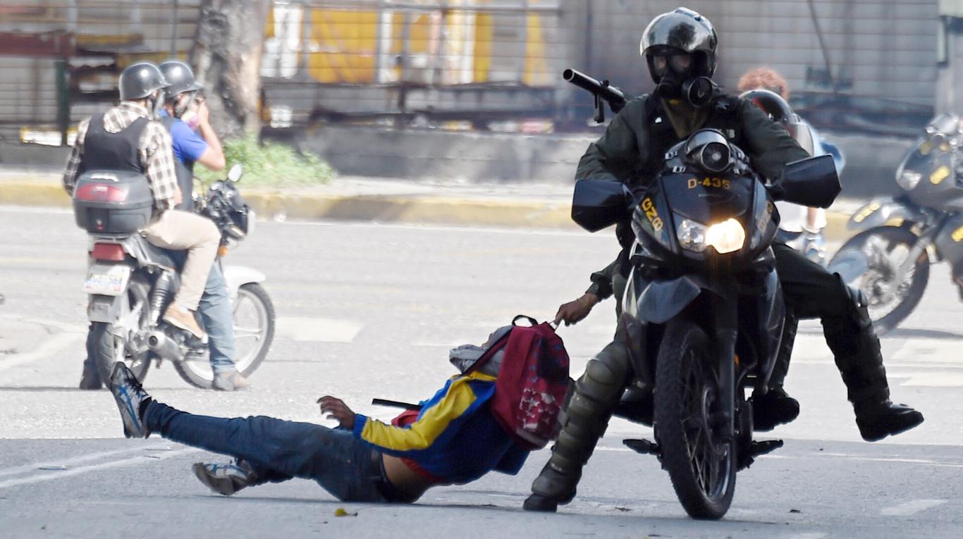 Cubanos detrás de los métodos más crueles de tortura en Venezuela