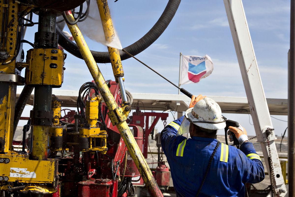¿Qué hay detrás de la prórroga de EEUU a sus petroleras para seguir trabajando con PDVSA a pesar de las sanciones?