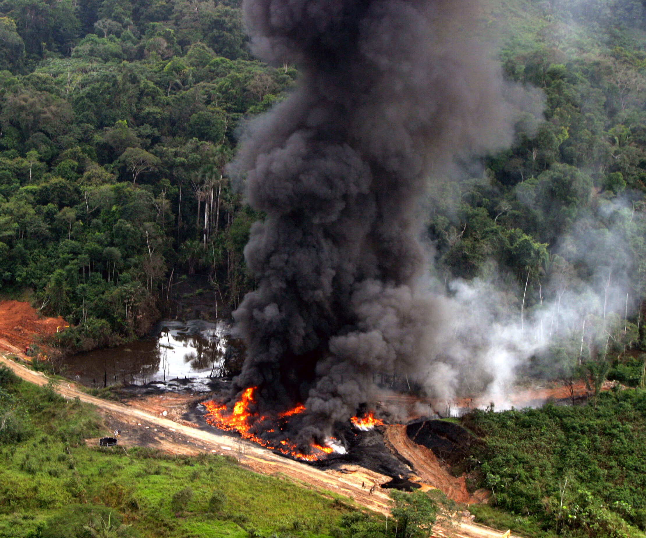 ¿Es Nicolás Maduro cómplice del ELN en ataques a oleductos en Colombia?