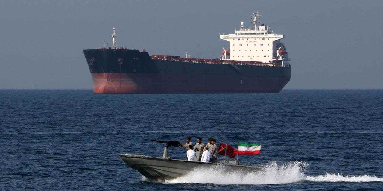 Buques iraníes con gasolina rumbo a Venezuela se arriesgan a una respuesta de fuerza de EE.UU.