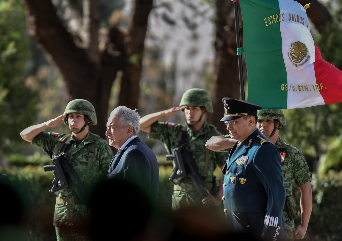 Así es como López Obrador está “comprando” a las Fuerzas Armadas en México