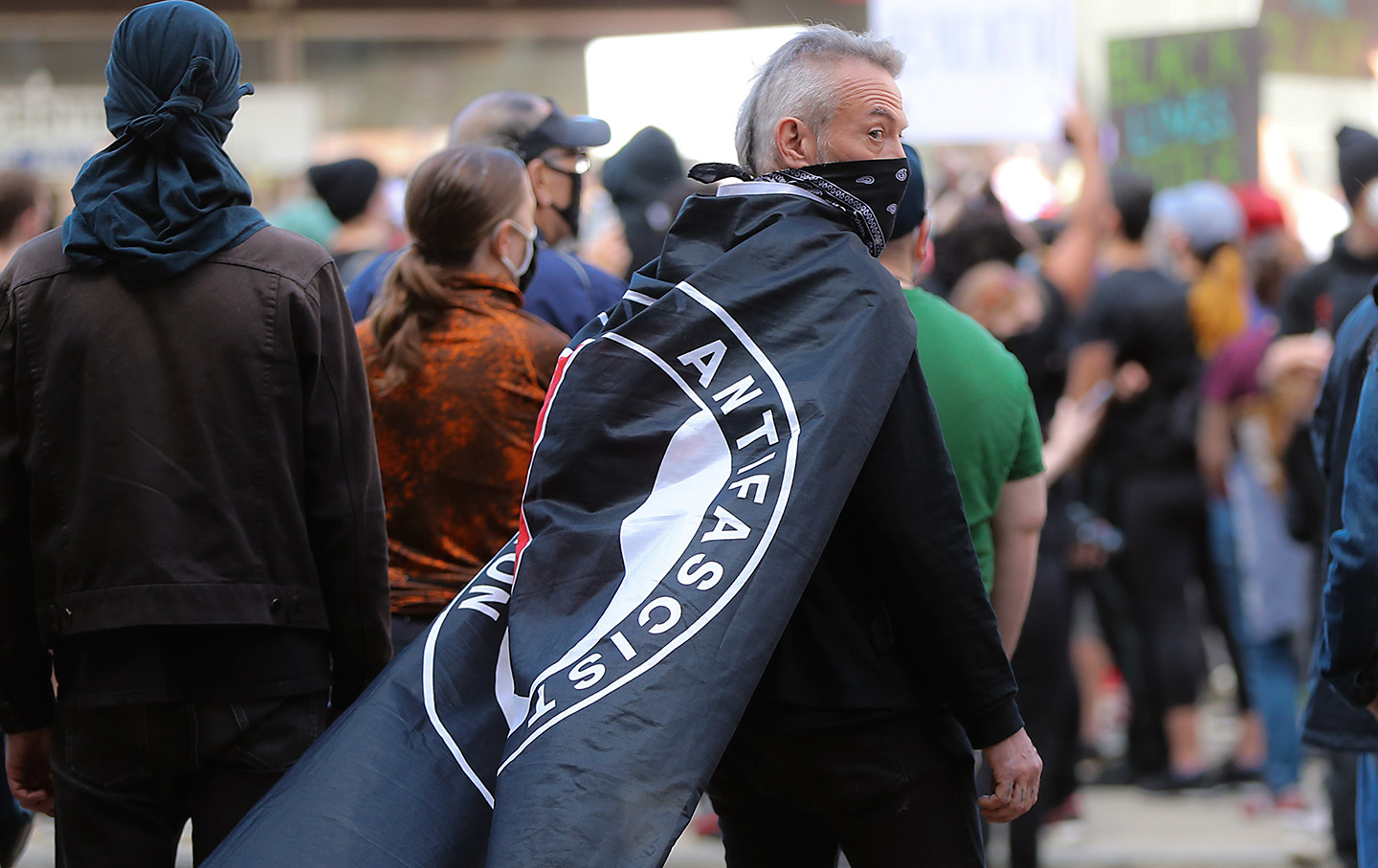 Departamentos de Justicia y Homeland Security investigan a Antifa y actores extranjeros en protestas violentas
