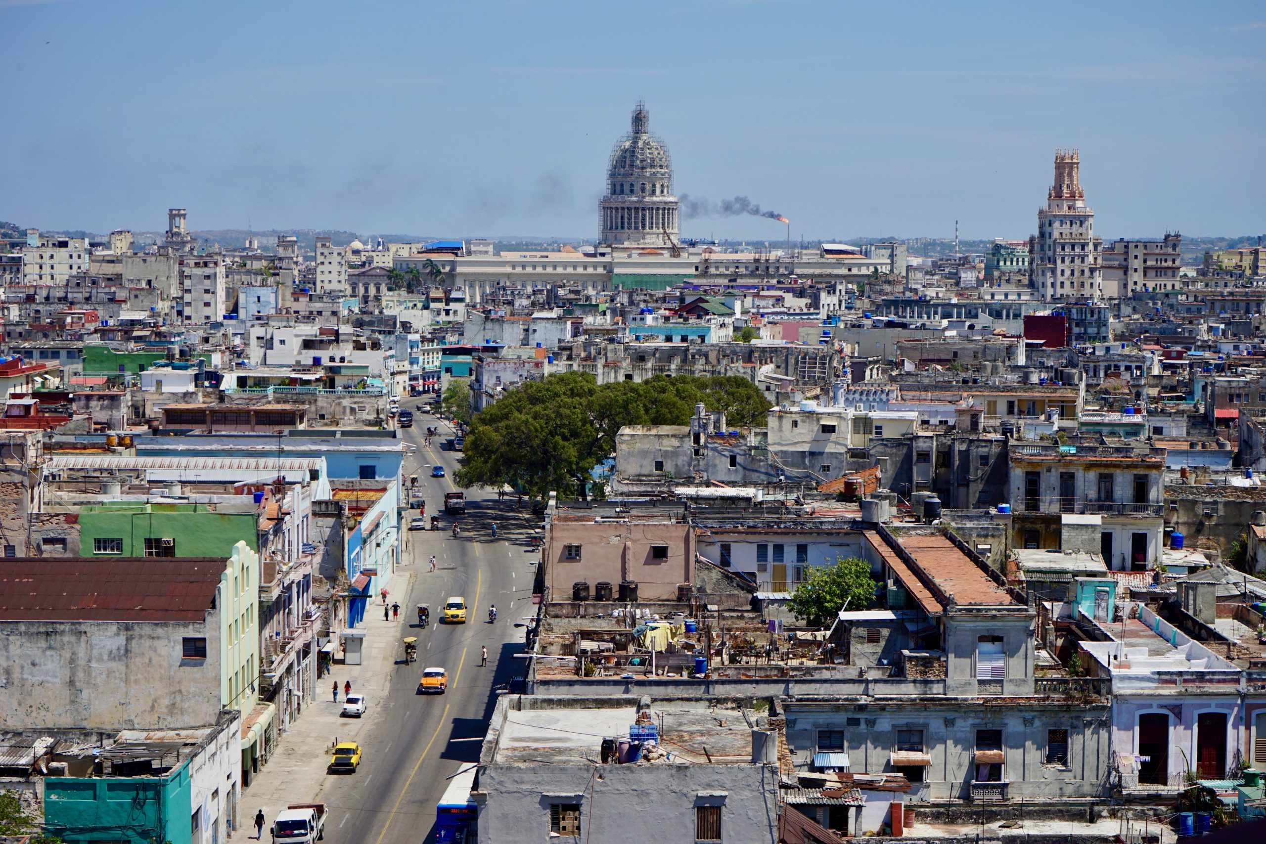 Con los cofres vacíos, ahora Cuba le pide al «odiado» exilio cubano que invierta en la isla