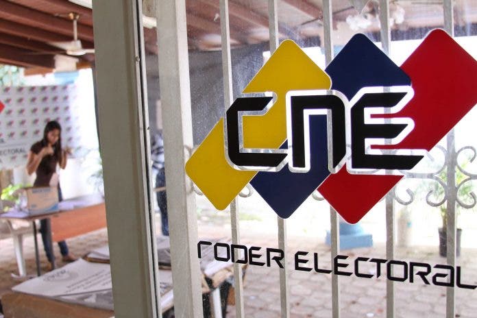 Bloomberg: Maduro conforma CNE con miembros leales a su régimen