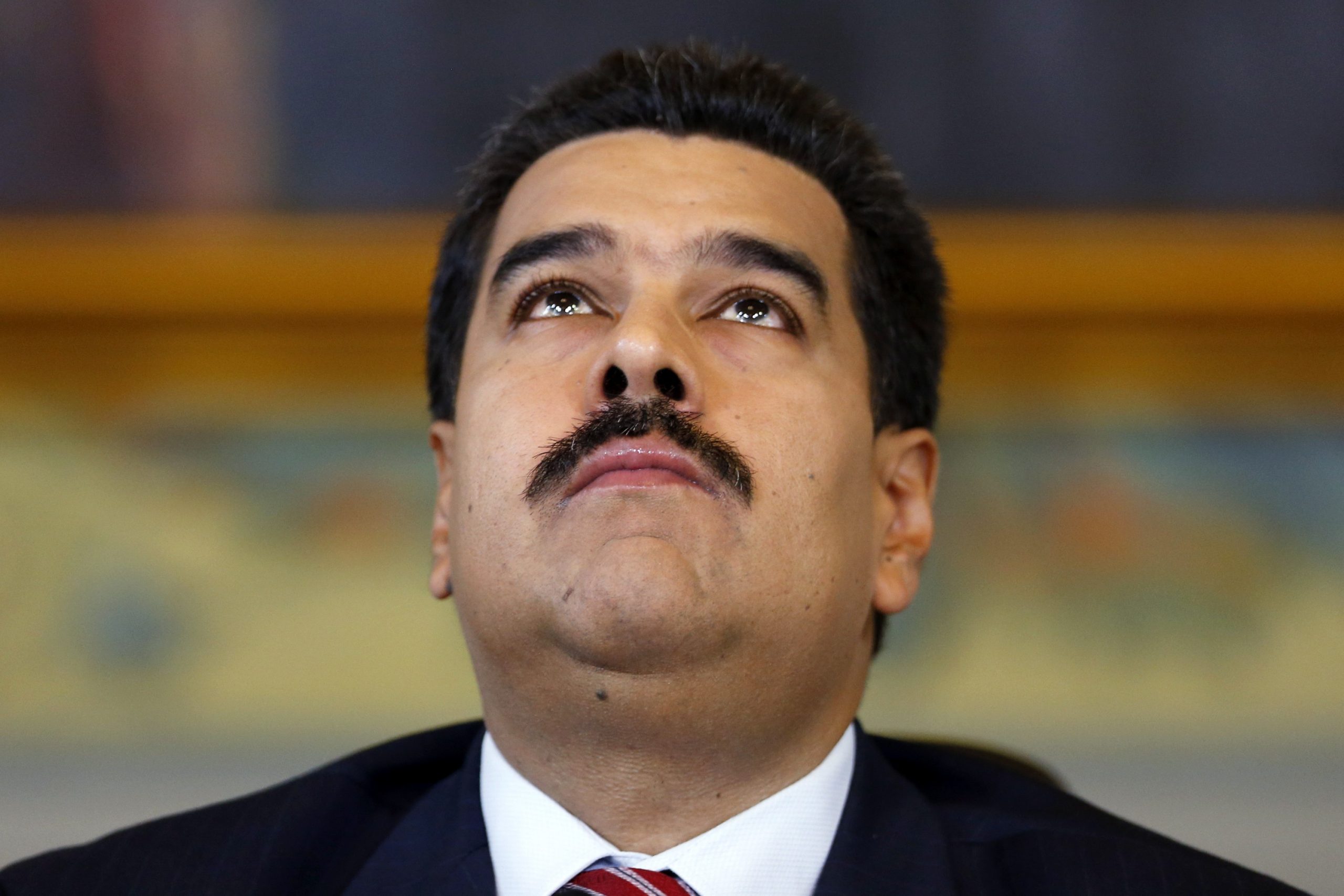 Informe: Rusia ayuda a Maduro a buscar alternativas para sustituir el dólar