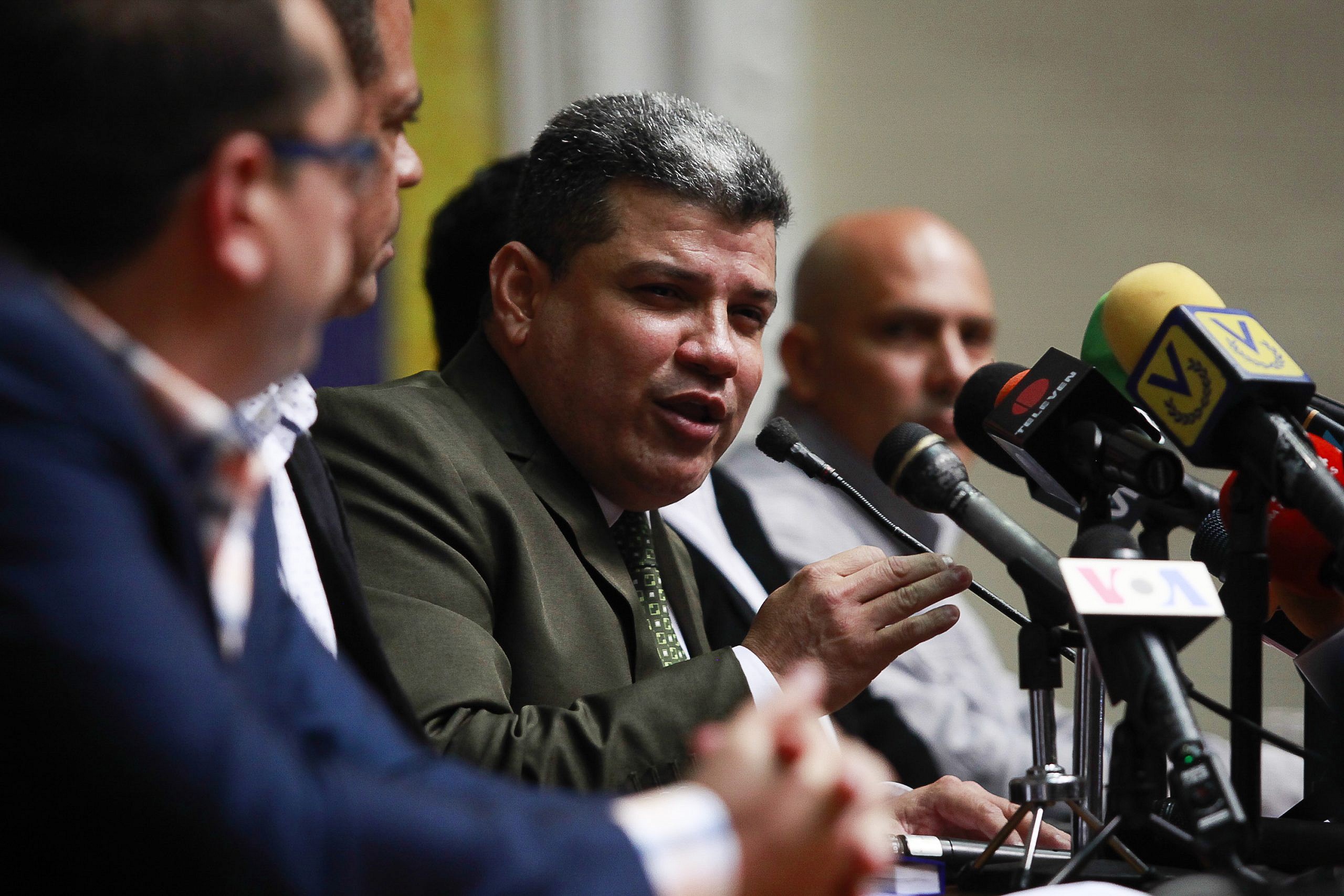 Unión Europea sanciona a 11 funcionarios del régimen de Maduro