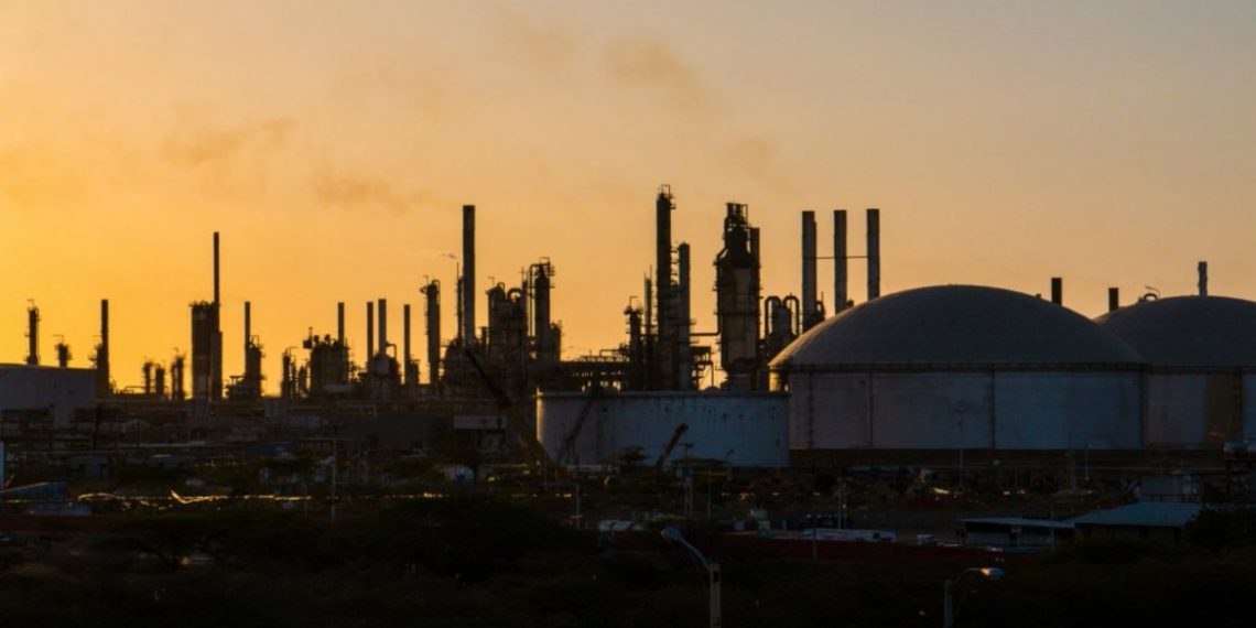 Un apagón vuelve a mostrar las grandes debilidades de la industria petrolera chavista
