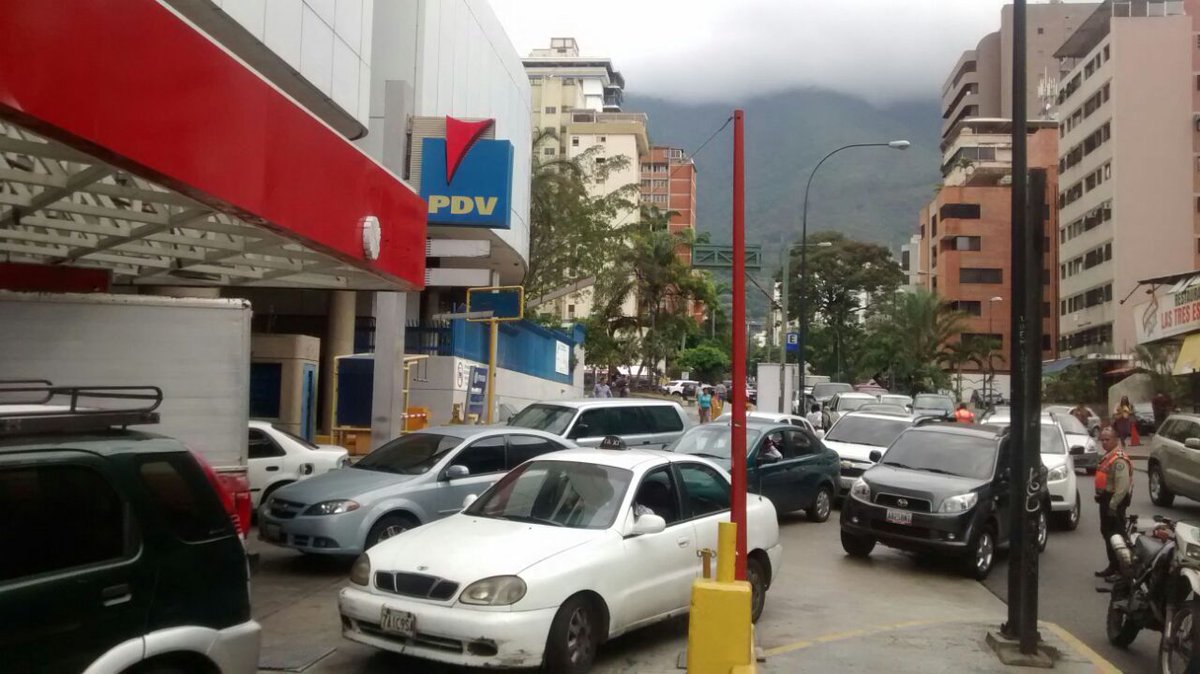 Maduro ordena ola de expropiaciones de estaciones de gasolina