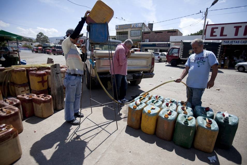 Análisis: La gasolina, un mecanismo perverso de apartheid político, en la Venezuela frenética de Maduro.