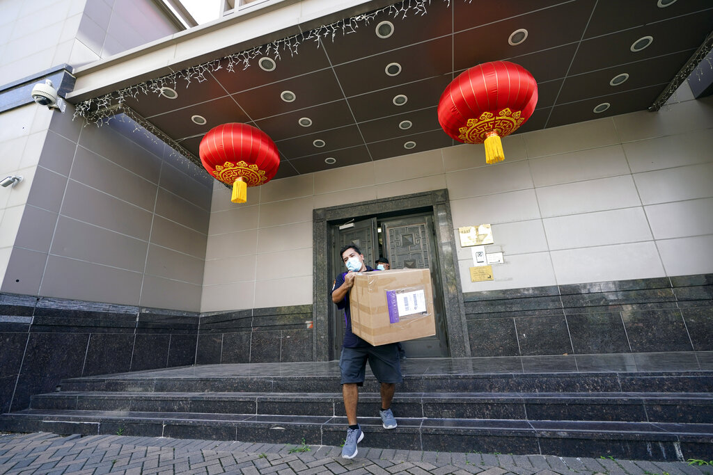 China cierra consulado estadounidense en Chengdu y EE.UU. captura a científica protegida en la embajada china