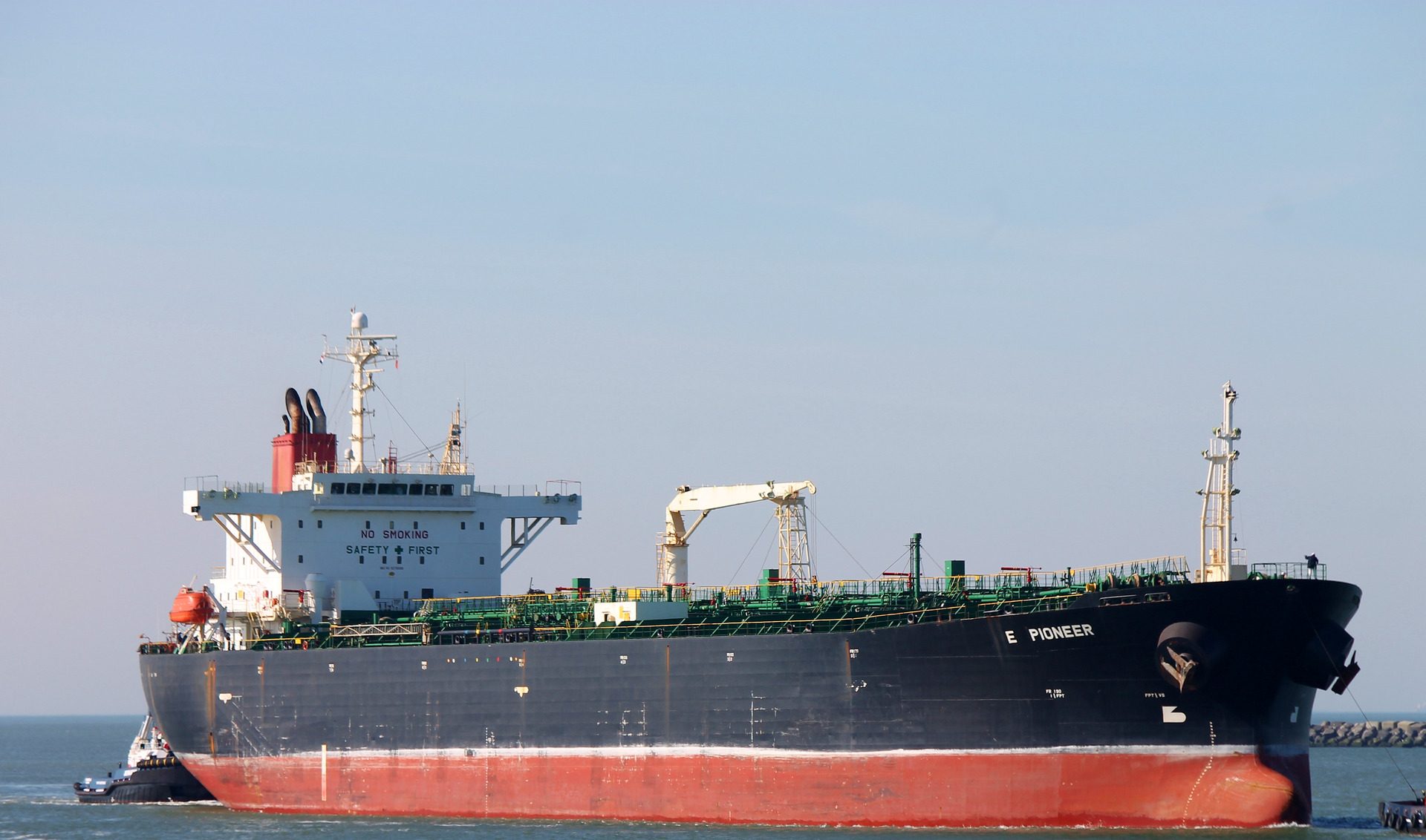 Un buque pirata viola las sanciones y descarga gasolina en Puerto La Cruz