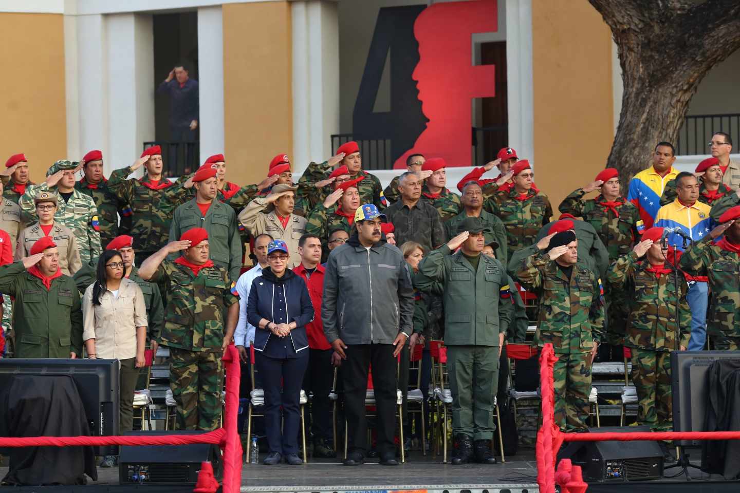 Informe: Una red de corrupción militar sostiene a Maduro en el poder