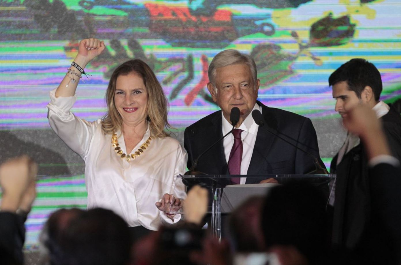 ¿Por qué López Obrador y esposa quieren registrar sus nombres?