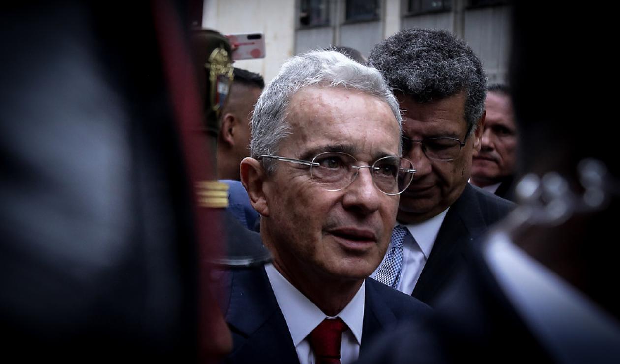 Justicia colombiana ordena detención de expresidente Álvaro Uribe