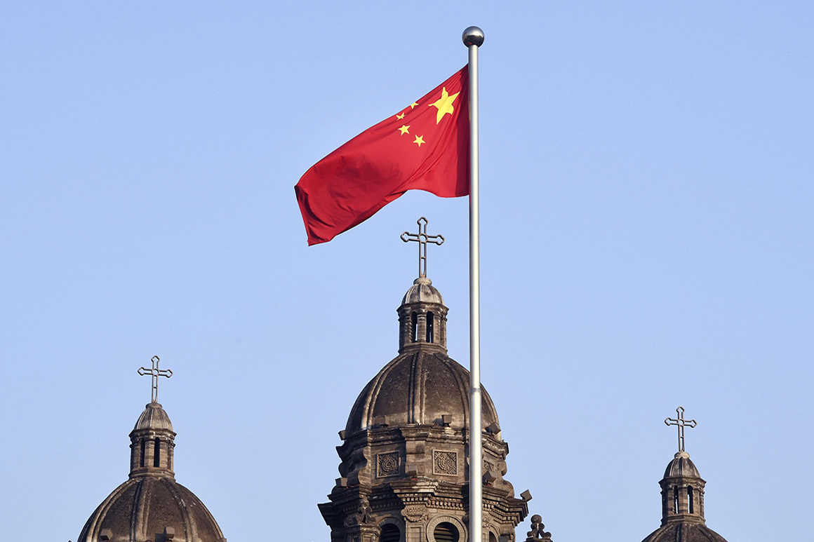 Gobierno comunista de China arrecia persecución a los cristianos y continúa retirando las cruces de los templos