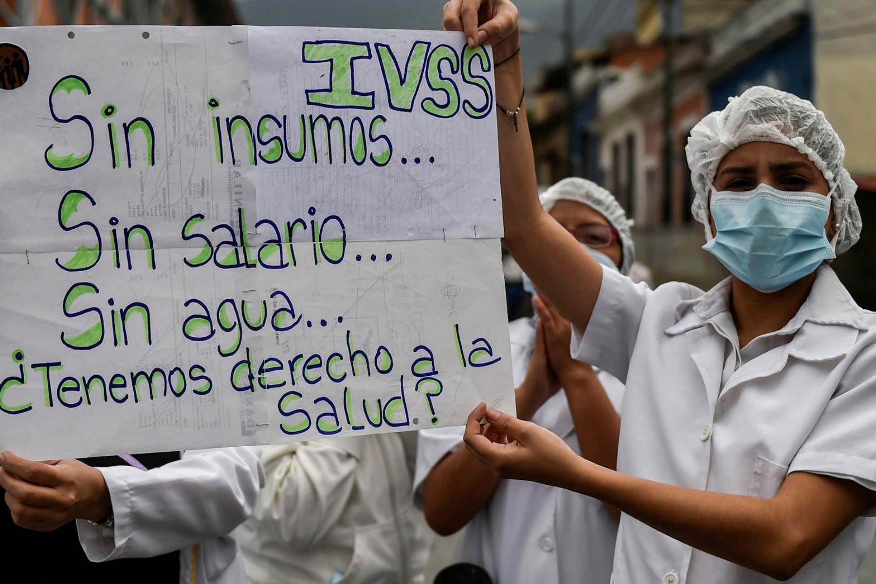 En medio del pico de la pandemia, Maduro cierra la frontera con Colombia e intenta bloquear bono a trabajadores de la salud