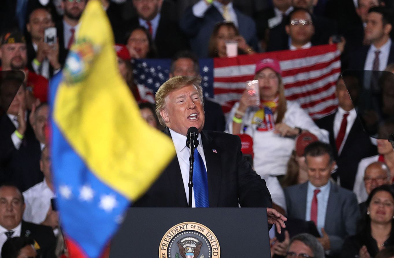Trump duplica a Biden en intención de votos de venezolanos en Florida