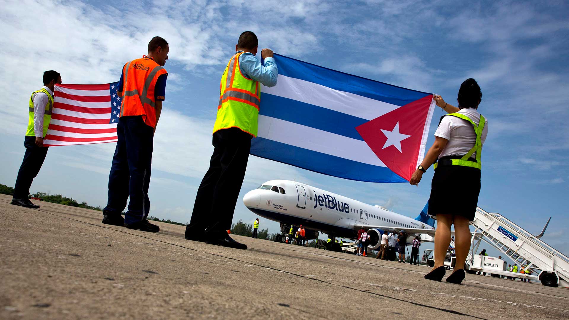 EE.UU. golpea estructura cubana en Venezuela y suspende vuelos chárter a todos los aeropuertos de la isla
